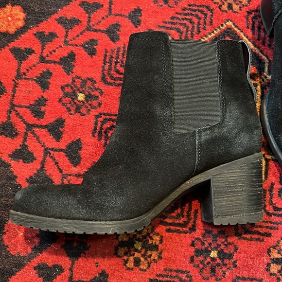 Sam Edelman Black Suede Chelsea Boot - 6.5 - Picture 11 of 11